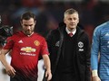 Suporter Manchester United Bayar Janji Buat Tato Solskjaer