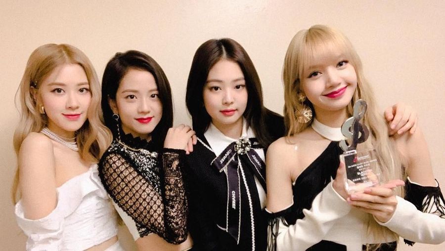 Girlband BLACKPINK cetak sejarah dengan memboyong 4 penghargaan 