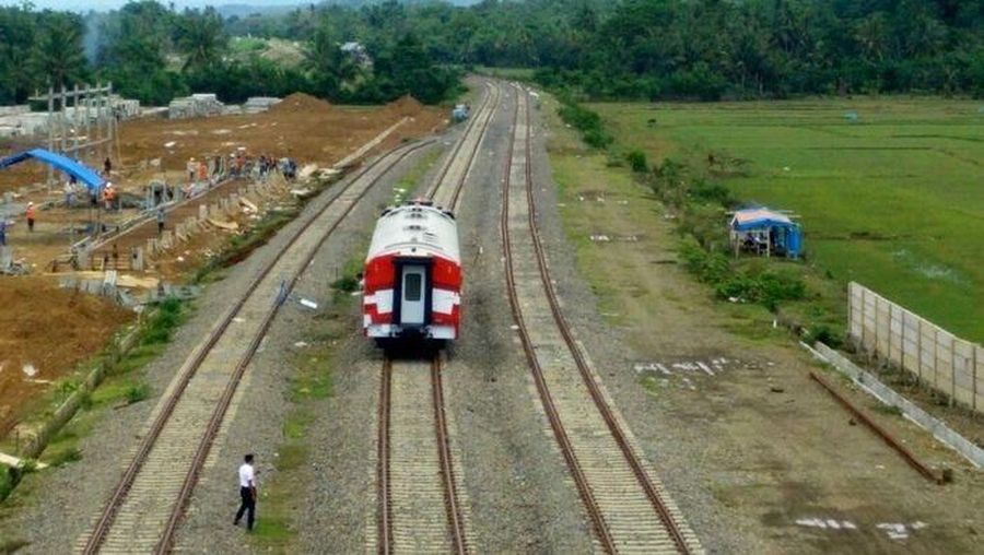Proyek itu mendapat kucuran dana Rp 2,1 triliun dari PT Celebes Railway Indonesia (CRI) untuk konstruksi, operasi dan terakhir perawatan.