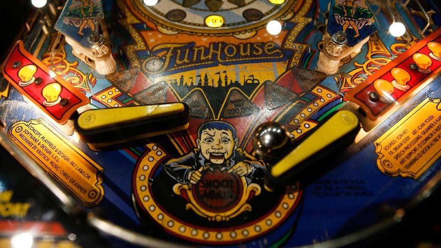 Athens Pinball Museum adalah rumah bagi lebih dari 100 mesin pinball yang populer pada tahun 1950-an