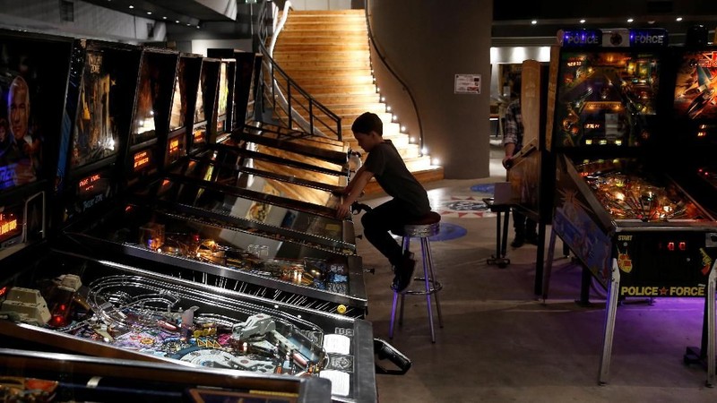 Athens Pinball Museum adalah rumah bagi lebih dari 100 mesin pinball yang populer pada tahun 1950-an