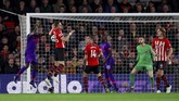 Naby Keita berhasil menyamakan kedudukan menjadi 1-1 memanfaatkan umpan Trent Alexander-Arnold. (Reuters/Andrew)