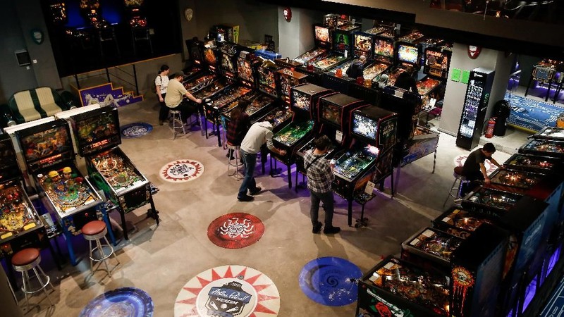 Athens Pinball Museum adalah rumah bagi lebih dari 100 mesin pinball yang populer pada tahun 1950-an