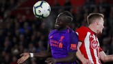 Kedua tim sempat mengalami kebuntuan mencetak gol tambahan hingga menit ke-80. Namun, mental pemain The Reds di 10 menit akhir mengubah hasil pertandingan. (Reuters/Andrew)