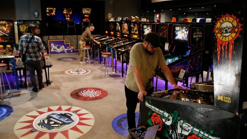 Athens Pinball Museum adalah rumah bagi lebih dari 100 mesin pinball yang populer pada tahun 1950-an