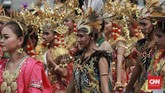 Karnaval kampanye Jokowi-Ma'ruf Amin disambut meriah oleh warga Kota Tangerang. (CNN Indonesia/Andry Novelino).