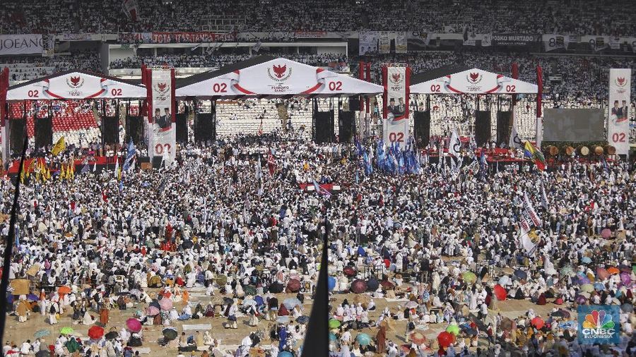Sekitar jutaan orang menghadiri acara kampanye terbuka Prabowo-Sandi di Stadion Gelora Bung karno Senayan.