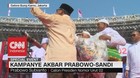 Prabowo Terima Sumbangan Dari Pendukung Saat Kampanye Akbar