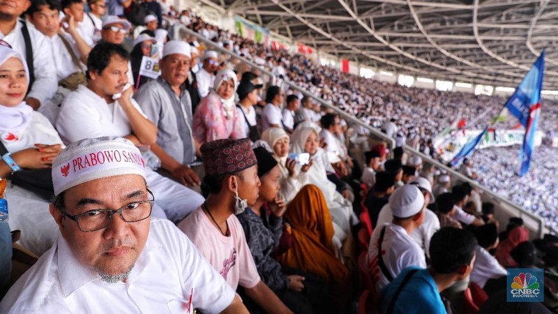 Sekitar jutaan orang menghadiri acara kampanye terbuka Prabowo-Sandi di Stadion Gelora Bung karno Senayan.