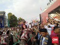 Kompak Putih-putih, Jokowi-Ma'ruf Diarak Kereta Kencana Solo