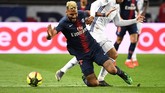 PSG akhirnya tertinggal 1-2 di babak pertama setelah Anthony Goncalves mencetak gol di menit ke-38. (Photo by Anne-Christine POUJOULAT / AFP)