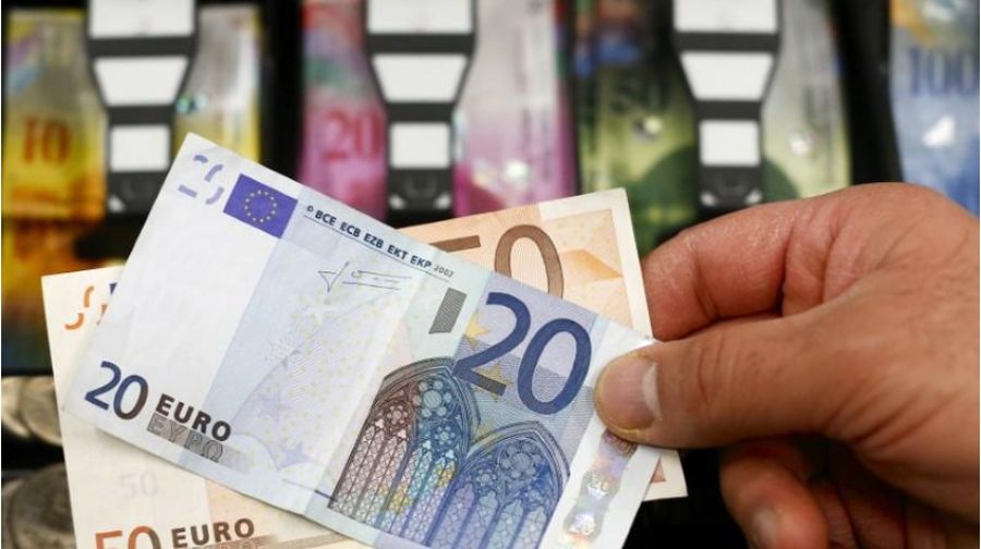 Juckes memprediksi mendekati pengumuman kebijakan moneter ECB 25 Juli nanti, euro masih akan diperdagangkan di bawah US$ 1,2000.