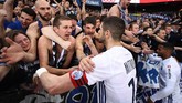 Strasbourg merayakan keberhasilan meraih poin di markas Paris Saint-Germain. (Photo by FRANCK FIFE / AFP)