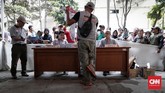 Simulasi pemungutan surat suara ini untuk meminimalisasi kesalahan dan kekurangan saat pencoblosan pemilu pada 17 April nanti. (CNNIndonesia/Safir Makki)