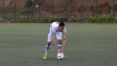 Sama seperti Cristiano Ronaldo, Biwar Abdullah juga dipercaya mengambil tendangan bebas timnya. (REUTERS/Azad Lashkari)