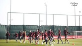 Para pemain Liverpool menjalani latihan di Melwood. Liverpool musim lalu menang agregat 5-0 atas FC Porto di babak 16 besar Liga Champions. (Reuters/Carl Recine)