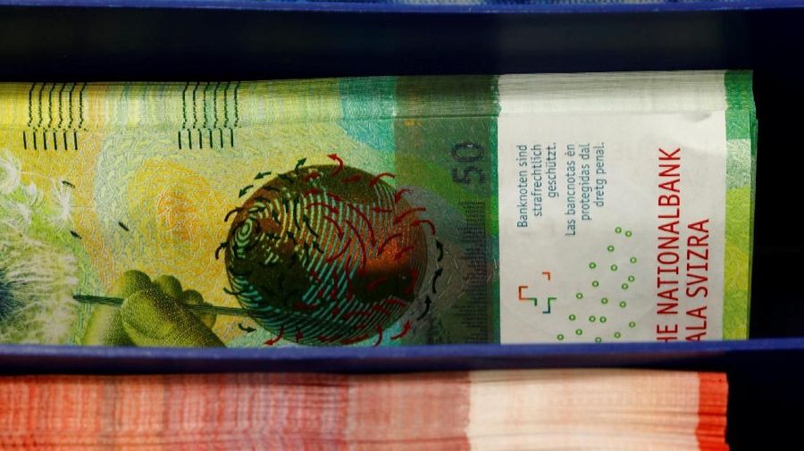 Mata Uang Franc Swiss. (REUTERS / Arnd Wiegmann)