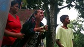 Sejumlah pengendara roda empat terjebak di dalam kendaraan mereka yang terkepung banjir di terowongan setempat. (REUTERS/Pilar Olivares)