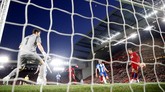 Kegembiraan Liverpool bertambah ketika Roberto Firmino kembali menggetarkan gawang FC Porto di menit ke-26. (Reuters/Carl Recine)