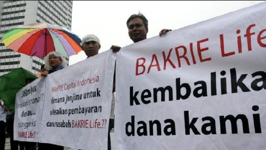 Sejumlah pemegang polis akan melaporkan manajemen Bakrie Life ke Bareskrim karena penyelesaian pembayaran polis belum jelas.