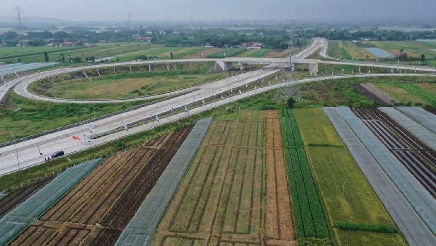 Jalan Tol Pasuruan-Probolinggo (Paspro) sepanjang 31,3 kilometer (km), di gerbang Tol Probolinggo Timur, Jawa Timur, Rabu (10/4/2019). (Arief Budi Mulyanto (Biro Komunikasi Publik Kementerian PUPR))