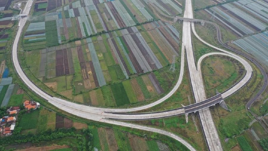 Jalan Tol Pasuruan-Probolinggo (Paspro) sepanjang 31,3 kilometer (km), di gerbang Tol Probolinggo Timur, Jawa Timur, Rabu (10/4/2019). (Arief Budi Mulyanto (Biro Komunikasi Publik Kementerian PUPR))