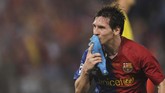 Lionel Messi merayakan gol ke gawang Manchester United pada final Liga Champions 2009. Satu gol Barcelona lainnya dicetak Samuel Eto'o pada menit kesepuluh. (AFP PHOTO / CHRISTOPHE SIMON)