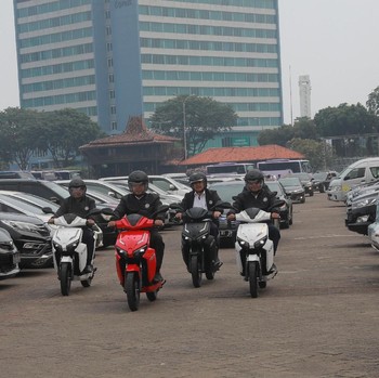 Intip Kegesitan Motor Listrik Gesits di Jalanan Jakarta