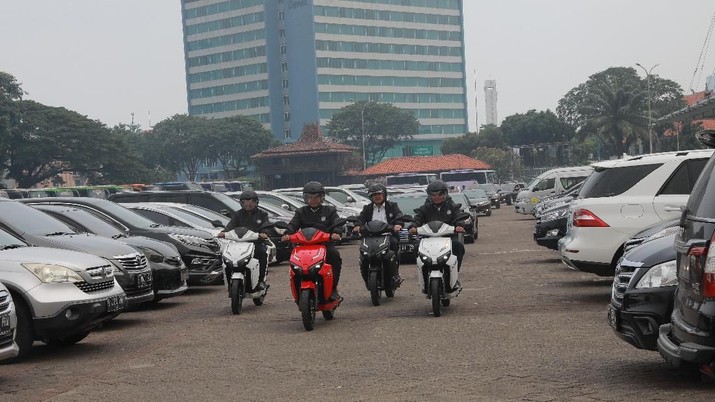 Intip Kegesitan Motor  Listrik  Gesits di  Jalanan Jakarta 