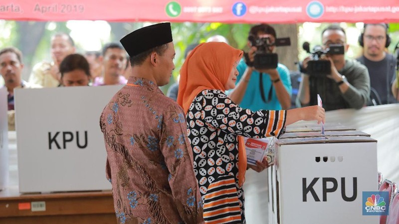 Acara simulasi pemungutan suara yang diselenggarakan Panita KPU ini bekerja sama dengan pihak panitia TPS di Taman Suropati.