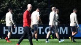 Ajax Amsterdam menjalani latihan terakhir jelang melawan Juventus di Sportcomplex de Toekomst di bawah pengawasan pelatih Erik ten Hag. (REUTERS/Piroschka Van De Wouw)