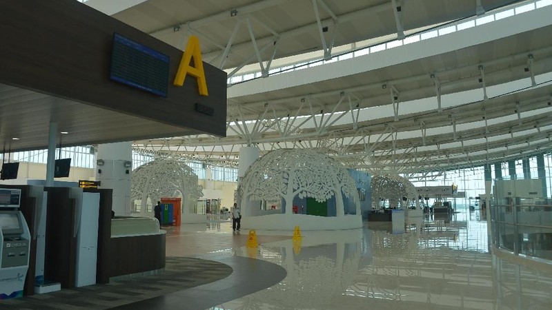 JK berpendapat bahwa jarak bandara tersebut terlalu jauh dari Bandung, Ibukota Provinsi Jawa Barat.