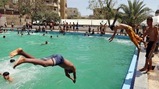 Wanita Boleh Bertelanjang Dada Saat Berenang di Barcelona