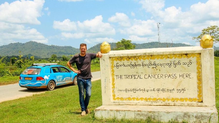 Wiebe Wakker melakukan perjalanan terpanjang di dunia dengan menggunakan mobil listrik.