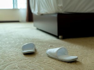 Bukan Cuma Gaya, Ini Alasan Kenapa Harus Pakai Sandal di Rumah