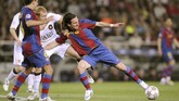 Pertemuan pertama Lionel Messi melawan Manchester United di Liga Champions terjadi pada 23 April 2008 di Camp Nou pada leg pertama semifinal. Messi bermain 62 menit dan laga berakhir imbang tanpa gol. (AFP PHOTO/LLUIS GENE)