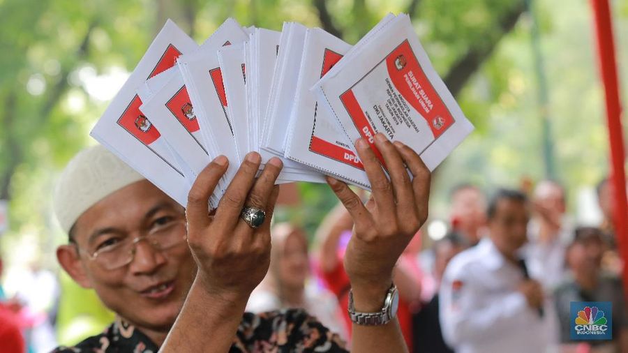 Acara simulasi pemungutan suara yang diselenggarakan Panita KPU ini bekerja sama dengan pihak panitia TPS di Taman Suropati.