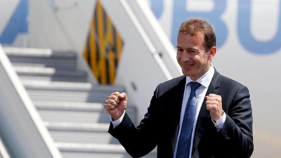 Raksasa pembuat pesawat terbang asal Prancis, Airbus, menyambut CEO barunya, Guillaume Faury.
