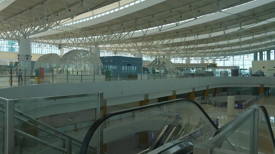 JK berpendapat bahwa jarak bandara tersebut terlalu jauh dari Bandung, Ibukota Provinsi Jawa Barat.
