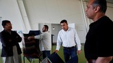 Jika ada yang menyimpan senjata yang dilarang, maka akan dihukum maksimal lima tahun penjara. Kecuali senjata pusaka yang dimiliki kolektor serta pengendali hama profesional. (REUTERS/Edgar Su)