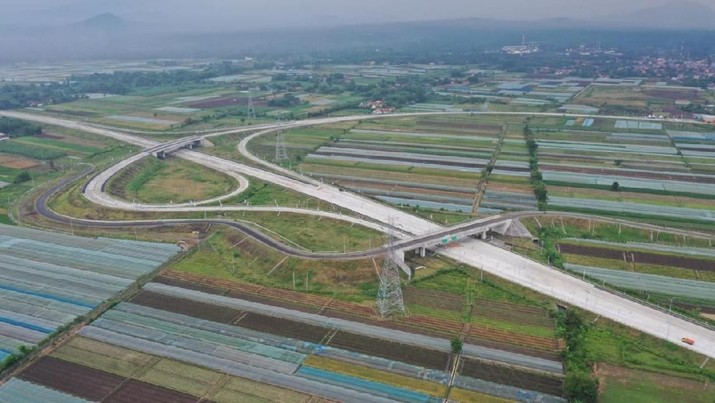 Jalan Tol Pasuruan-Probolinggo (Paspro) sepanjang 31,3 kilometer (km), di gerbang Tol Probolinggo Timur, Jawa Timur, Rabu (10/4/2019). (Arief Budi Mulyanto (Biro Komunikasi Publik Kementerian PUPR))