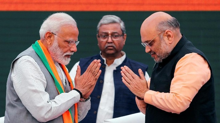 Indian Prime Minister Narendra Modi and chief of India's ruling Bharatiya Janata Party (BJP) Amit Shah, greet each other before releasing their party's election manifesto for the April/May general election in New Delhi, India, April 8, 2019. REUTERS/Adnan Abidi   TPX IMAGES OF THE DAY