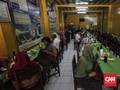 Buka Siang, Rumah Makan di Sukabumi Ditutup Petugas Gabungan