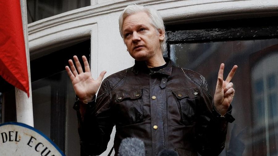 Salah satu pendiri WikiLeaks, Julian Assange, telah ditahan di pusat kota London.
