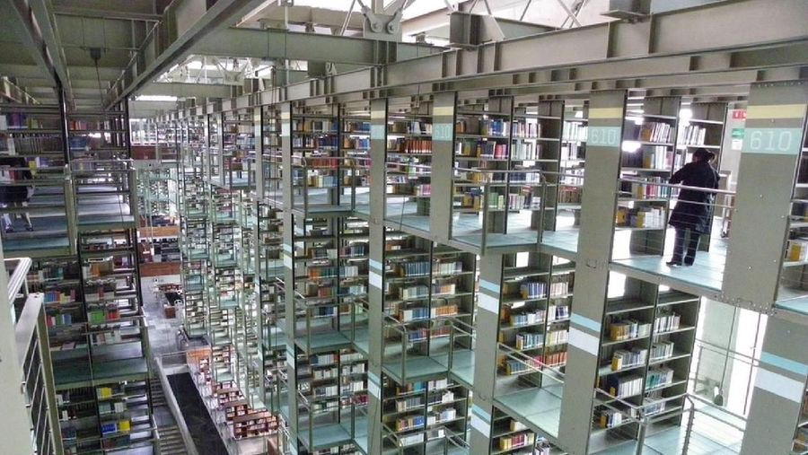 Perpustakaan mungkin menjadi tempat yang membosankan. Berikut perpustakaan-perpustakaan unik yang ada di belahan dunia.