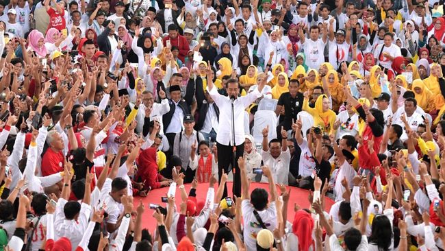 Di Sukabumi, Jokowi Janjikan Bandara dan Tol Bocimi