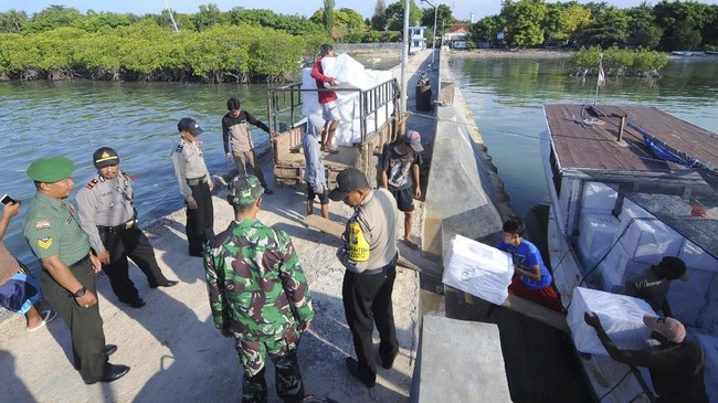 FOTO: Distribusi Logistik Pemilu 2019 di Pulau Jawa