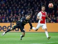 Ronaldo 'Jewer' Telinga Bocah Cilik Sebelum Ajax vs Juventus