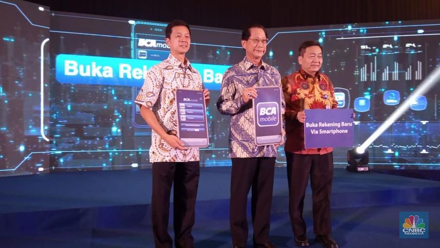 - PT Bank Central Asia Tbk (BBCA/BCA) akhirnya merealisasikan pembukaan rekening secara online.