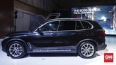 Dimensi X5 kini juga membesar ketimbang generasi ketiga. Panjangnya meningkat 36 mm, melebar 66 mm, dan meninggi 19 mm, dengan wheelbase yang memanjang 42 mm. (CNNIndonesia/Safir Makki)